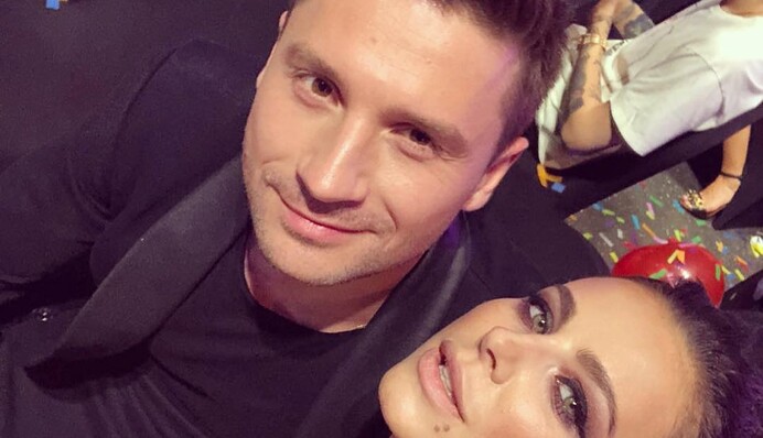 Украинские звезды отдохнули в объятиях российского певца на премии в Москве: опубликованы фото и видео