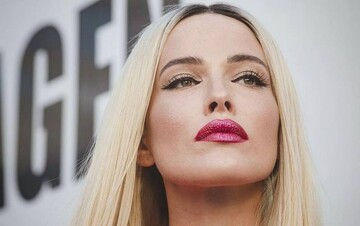 Тень подвела: украинскую певицу раскритиковали за фото в купальнике