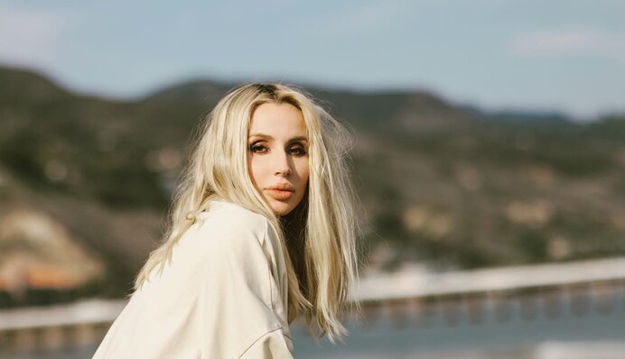 Лобода похвасталась грудью после родов: опубликовано фото