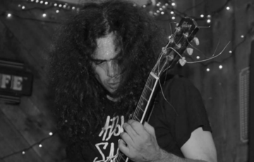 Известный музыкант умер нелепой смертью