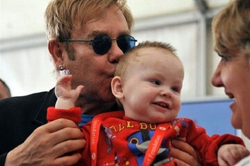 Элтон Джон встретился с мальчиком с Донбасса, которого не смог усыновить 9 лет назад: опубликованы фото
