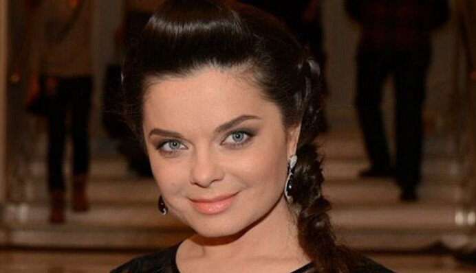 Не дают возможности приехать на могилы родных: запрещенная  в Украине певица угрожает международным судом