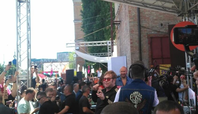 Элтон Джон приехал в Украину: опубликованы фото