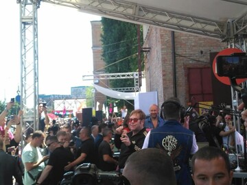 Элтон Джон приехал в Украину: опубликованы фото