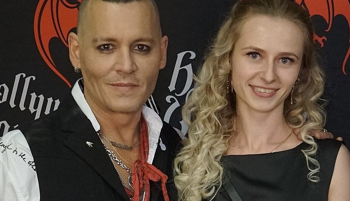 Целовал небрежно и молчал: россиянки возмущены свиданием с Джонни Деппом за тысячу долларов