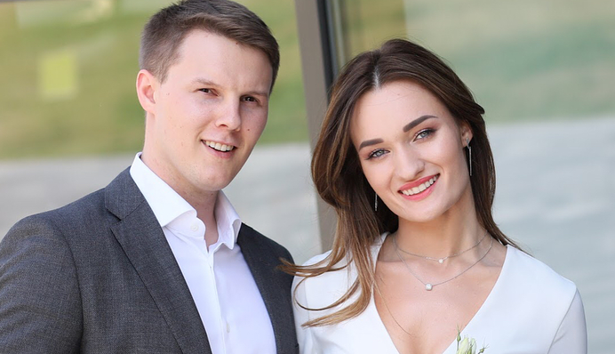 Наказанный за раздевание в телешоу киевский прокурор женился: свадебные фото