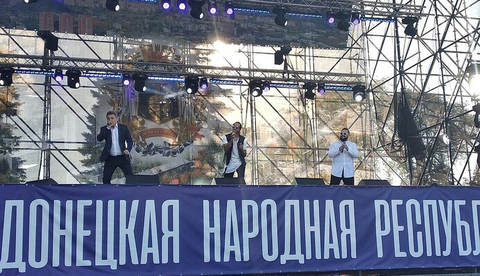 Известные российские артисты выступили в оккупированном Донецке и попали на 