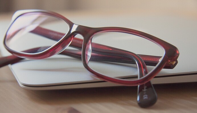 Как сохранить зрение и опасны ли для него смартфоны: советы врача