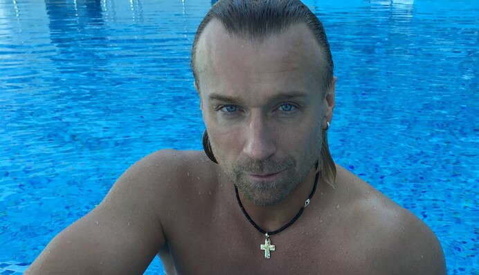 Полуголый и мокрый Винник восхитил поклонниц: опубликовано видео