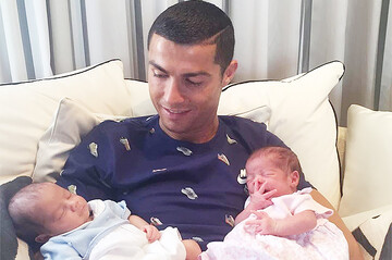 Близнецы Роналду отпраздновали первый день рождения без отца: опубликовано фото