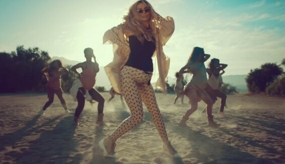 Лобода вывезла в пустыню 10 беременных женщин и заставила их танцевать: опубликованы фото и видео