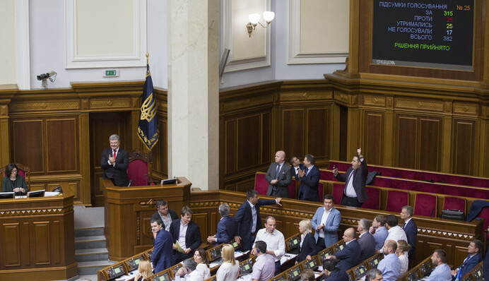 Звали в посольство США и угрожали: как Украина спасала кредит МВФ и создавала новый суд