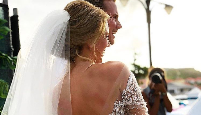 Пэрис Хилтон показала свадебные фото