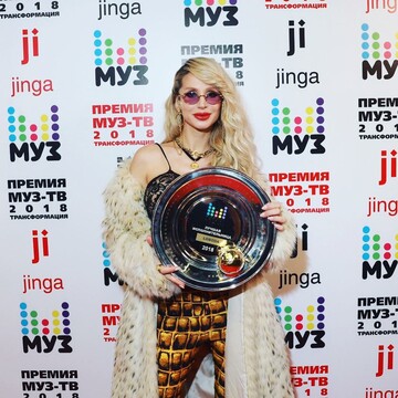 Украинские певицы получили награды-тарелки в Москве: опубликованы фото и видео