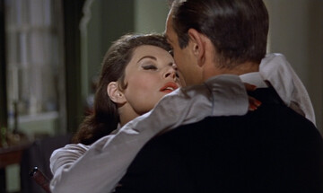 Умерла первая девушка Джеймса Бонда: биография и фото Юнис Гейсон