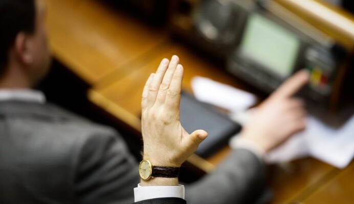 Депутатів хочуть саджати на 7 років за один із 