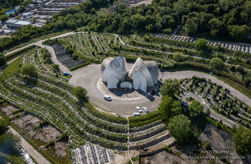 Політали над кладовищами: яскраве відео "загробного" Києва з висоти