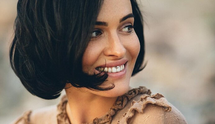 Украинская певица взбудоражила сеть округлившимся животиком: опубликовано фото