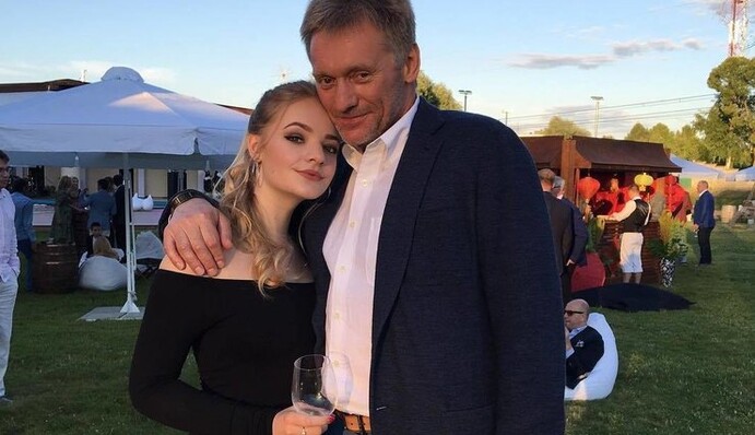 Позорит Россию и отца: дочь главного пиарщика Путина раскритиковали за фото в объятиях известного рэпера