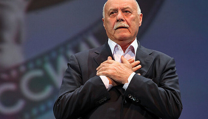 Гроб с Говорухиным провели на кладбище аплодисментами: опубликованы фото и видео