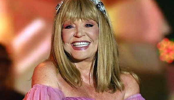 Кто эта молодая красотка? Пугачева восхитила сети фото в коротких шортах