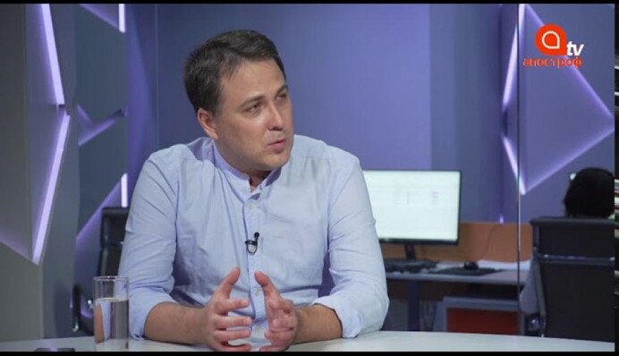 Зеленскому придется демонстрировать мир на Донбассе - Капитоненко