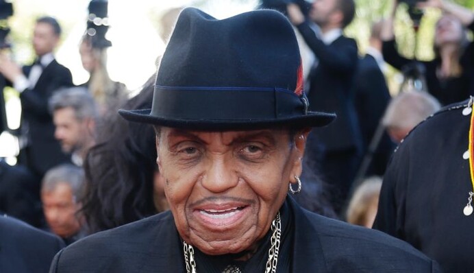 Отец Майкла Джексона находится при смерти