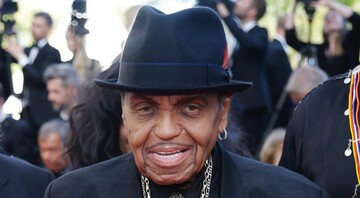 Отец Майкла Джексона находится при смерти