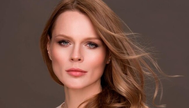 Очень похожи: украинскую телеведущую перепутали с легендарной моделью