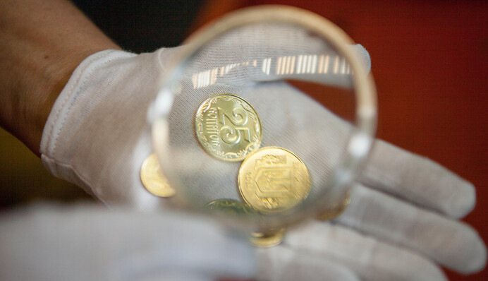 Проклятие гривны: курс доллара может упасть ниже 20 грн, но есть условия