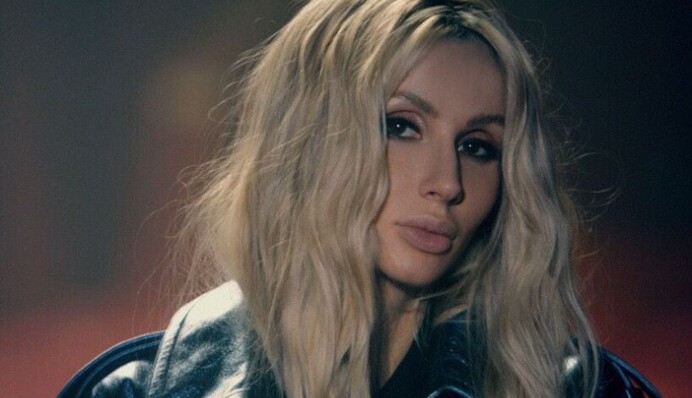 ​Недавно родившая Лобода показала смешное пляжное фото