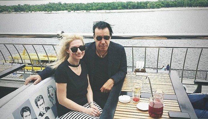 Обедал с Потапом, обнимался с девушками: появились новые фото Тилля Линдеманна в Киеве