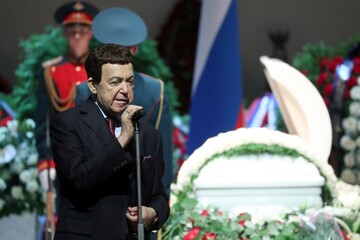 Не мог сам дойти до гроба: в сети появились фото больного Кобзона