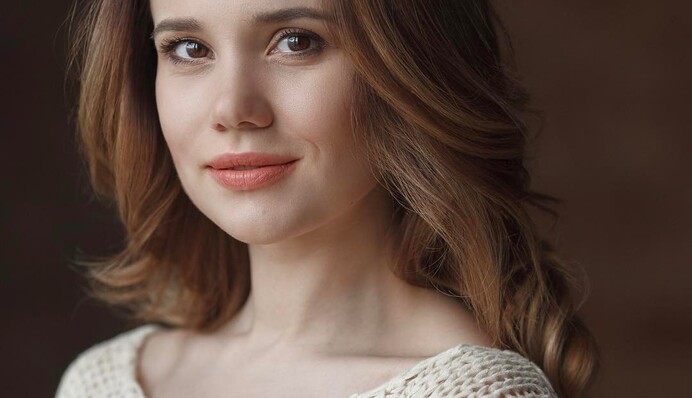 Сбежавшая в Россию украинская актриса похвасталась фото в купальнике