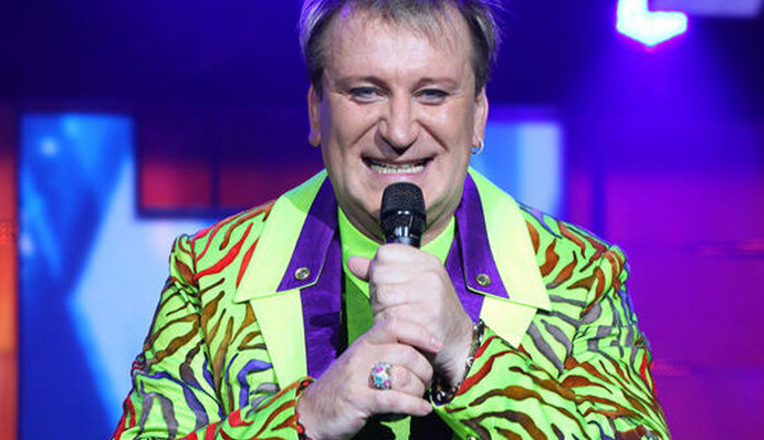 Уснул на скамейке: запрещенного в Украине российского певца обокрали на миллион