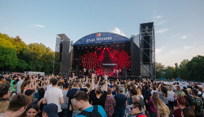Бабкин, Мирзоян и Kadebostany: яркие фото и видео четвертого дня Atlas Weekend