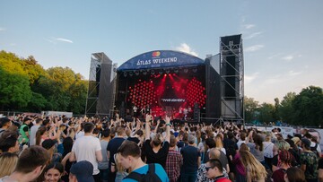 Бабкин, Мирзоян и Kadebostany: яркие фото и видео четвертого дня Atlas Weekend