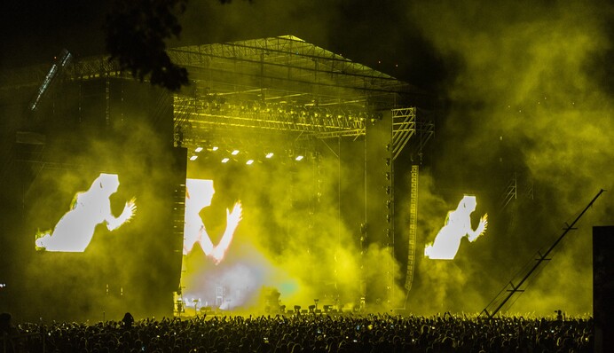 Легендарные The Chemical Brothers взорвали публику на Atlas Weekend: фото и видео пятого дня