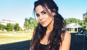 Похудевшая Каменских восхитила поклонников модным образом: яркие фото