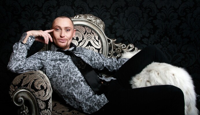 Наркотики всему виной: известный российский певец стал бомжом