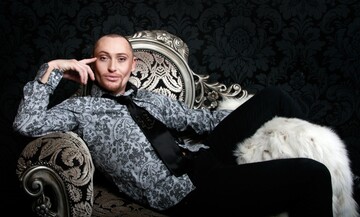 Наркотики всему виной: известный российский певец стал бомжом