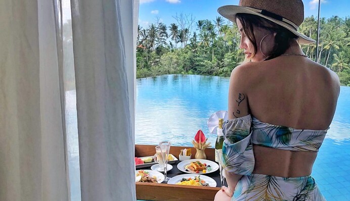 Дорофеева похвасталась соблазнительными фото с отдыха