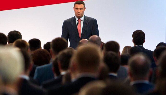 Сюрприз для Порошенка: Кличка штовхають на розрив з президентом