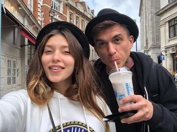 Друг на всю жизнь: Тодоренко добавила интриги в историю с романом с известным российским певцом