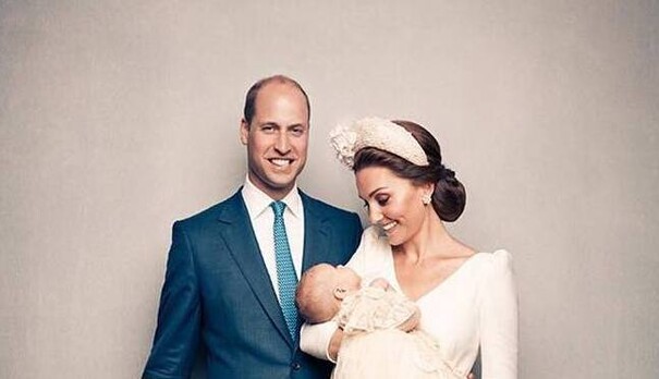 Кейт Миддлтон и принц Уильям представили официальные фото с крестин младшего сына