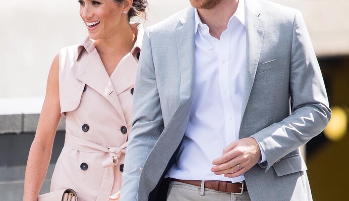 Меган Маркл очаровала стильным нарядом во время выхода в свет с принцем Гарри: яркие фото и видео