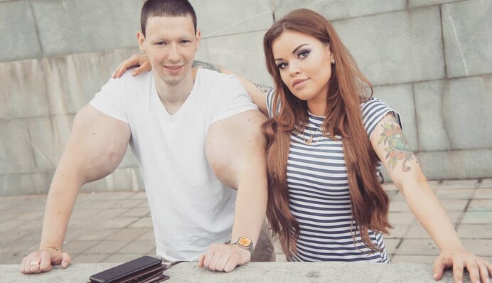 Скандальный россиянин женится на известной стриптизерше и фотомодели: фото и видео пары