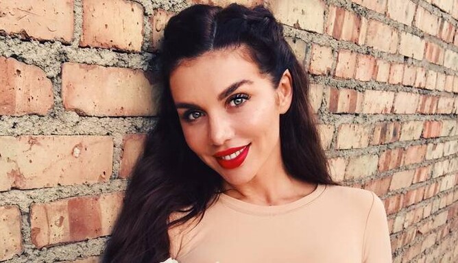 Сбежавшая из Украины певица похвасталась фото из Киева