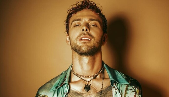 Хочу увидеть поклонниц полураздетыми: Барских взбудоражил сети новым клипом