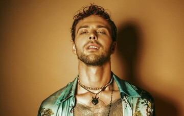 Хочу увидеть поклонниц полураздетыми: Барских взбудоражил сети новым клипом